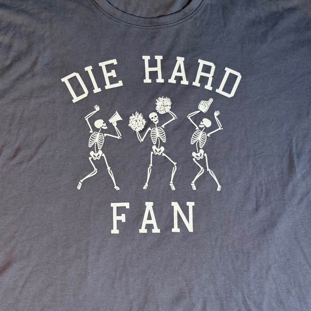 Maurices Die Hard Fan Skeleton Graphic Tee Charcoal Grey Spooky Grunge T-Shirt - Picture 4 of 7